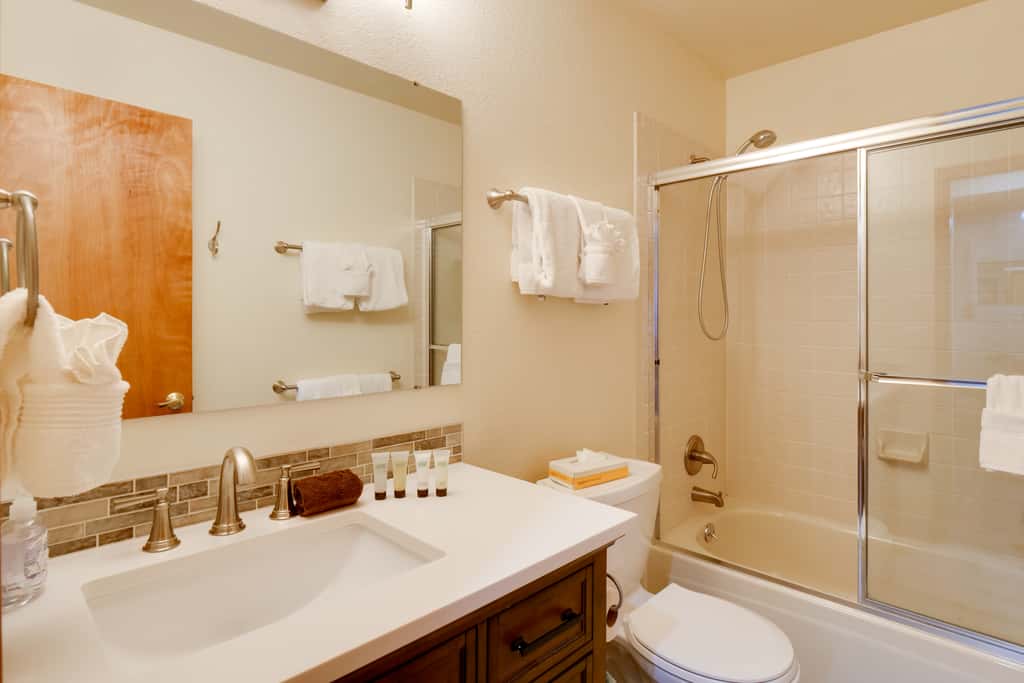 8 Mi to Copper Mtn: Dtwn Frisco Retreat w/ Deck!