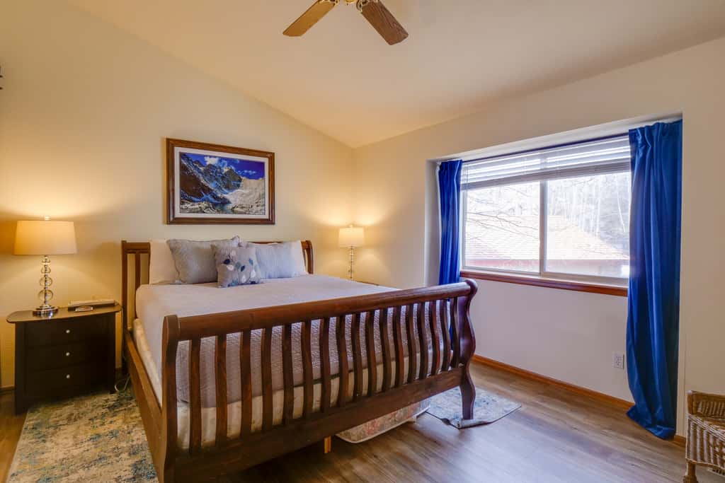 8 Mi to Copper Mtn: Dtwn Frisco Retreat w/ Deck!
