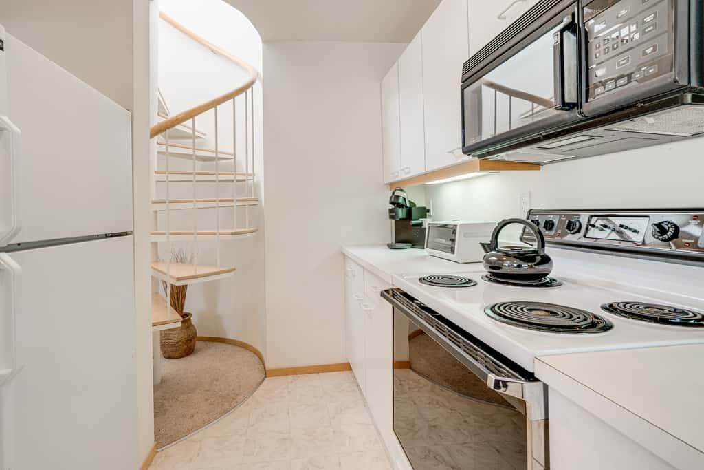 Mtn-View Deck, Workspace! Walkable Frisco Condo