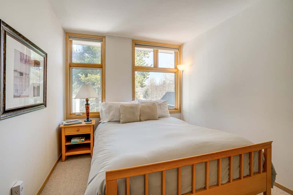 Mtn-View Deck, Workspace! Walkable Frisco Condo