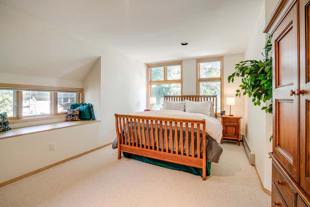 Mtn-View Deck, Workspace! Walkable Frisco Condo