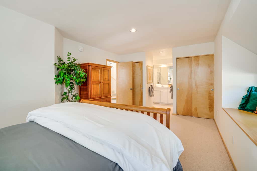 Mtn-View Deck, Workspace! Walkable Frisco Condo