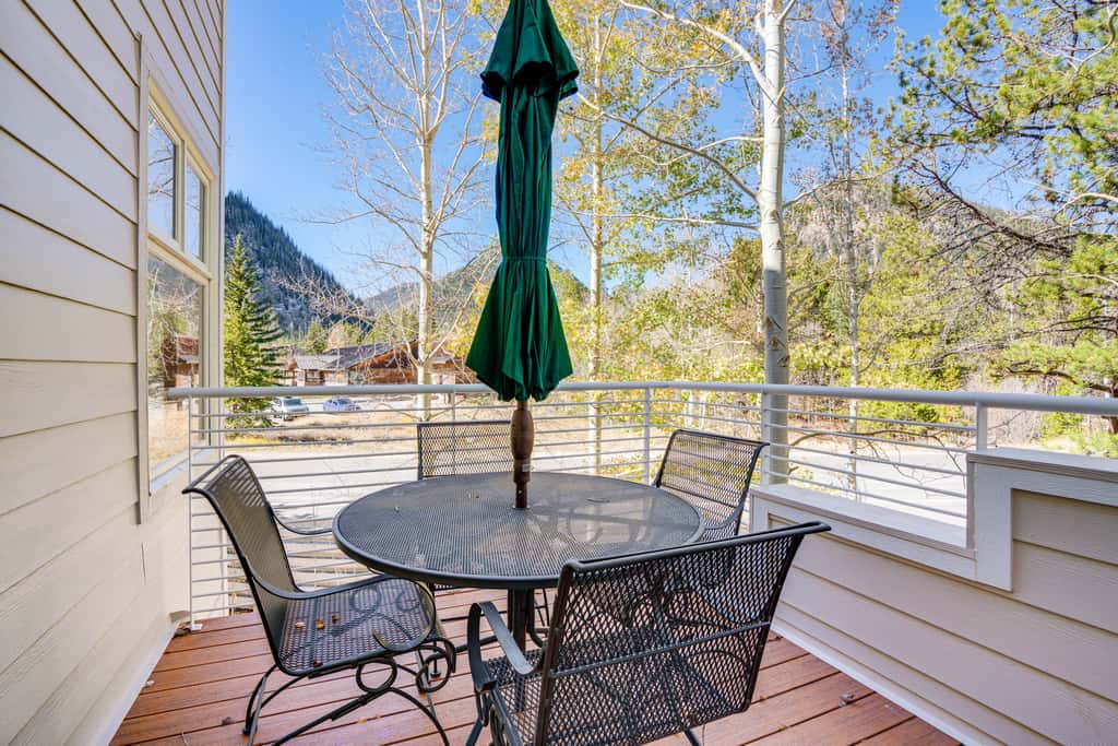 Mtn-View Deck, Workspace! Walkable Frisco Condo