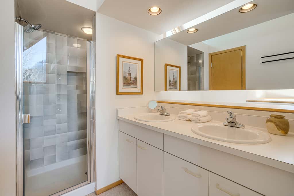 Mtn-View Deck, Workspace! Walkable Frisco Condo