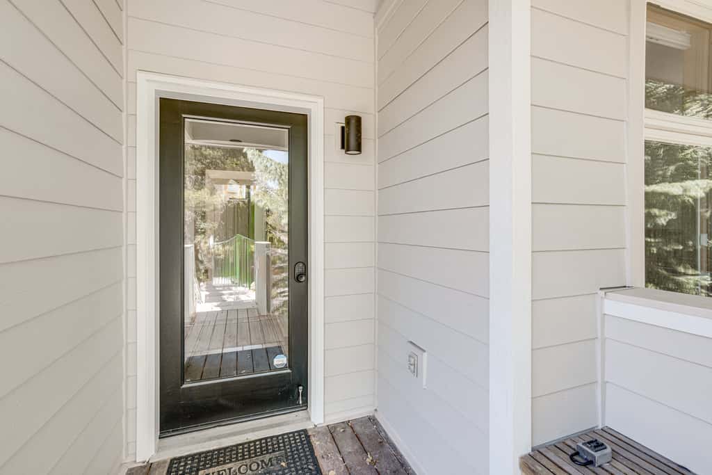 Mtn-View Deck, Workspace! Walkable Frisco Condo