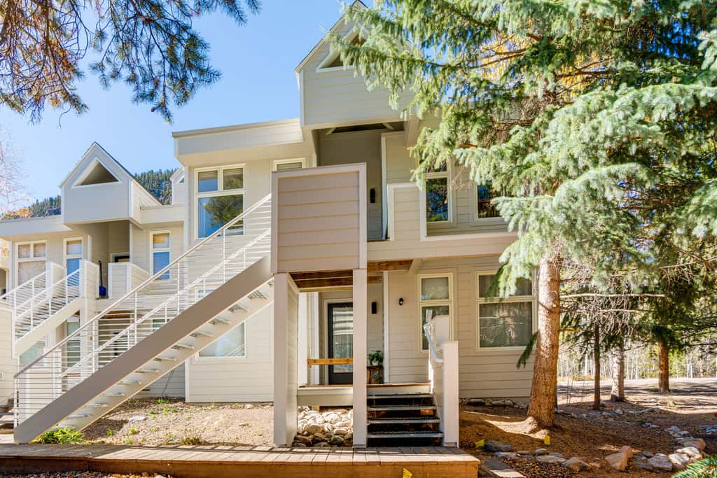 Mtn-View Deck, Workspace! Walkable Frisco Condo