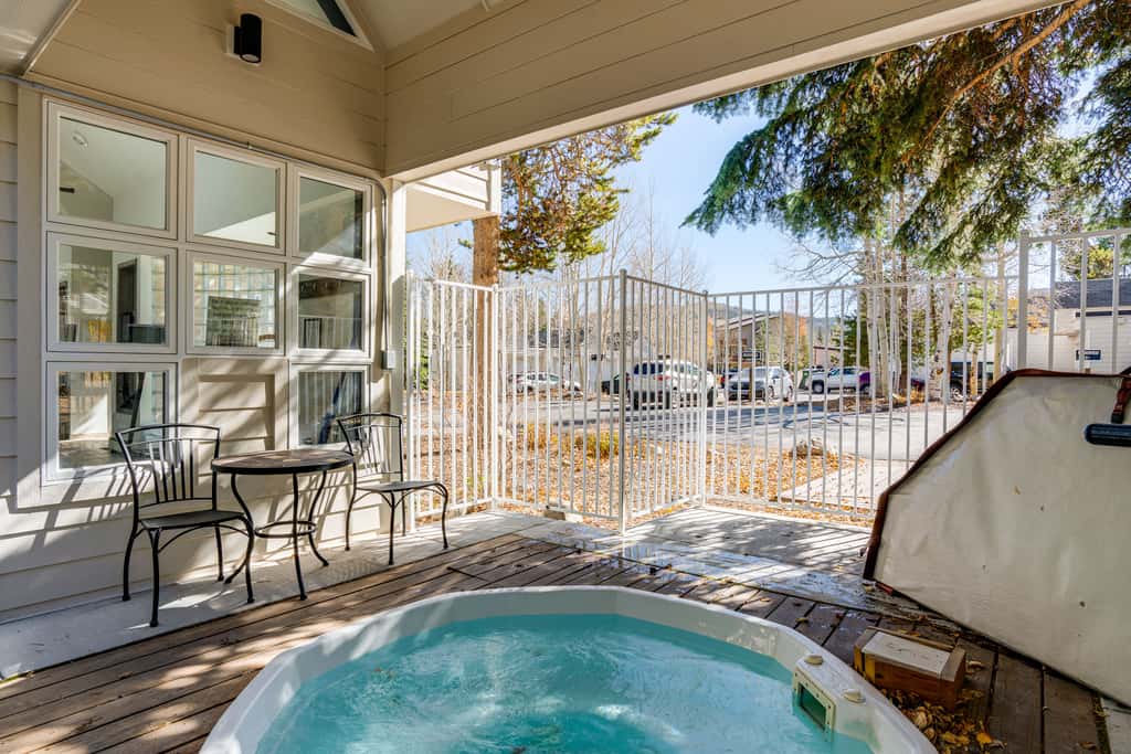 Mtn-View Deck, Workspace! Walkable Frisco Condo