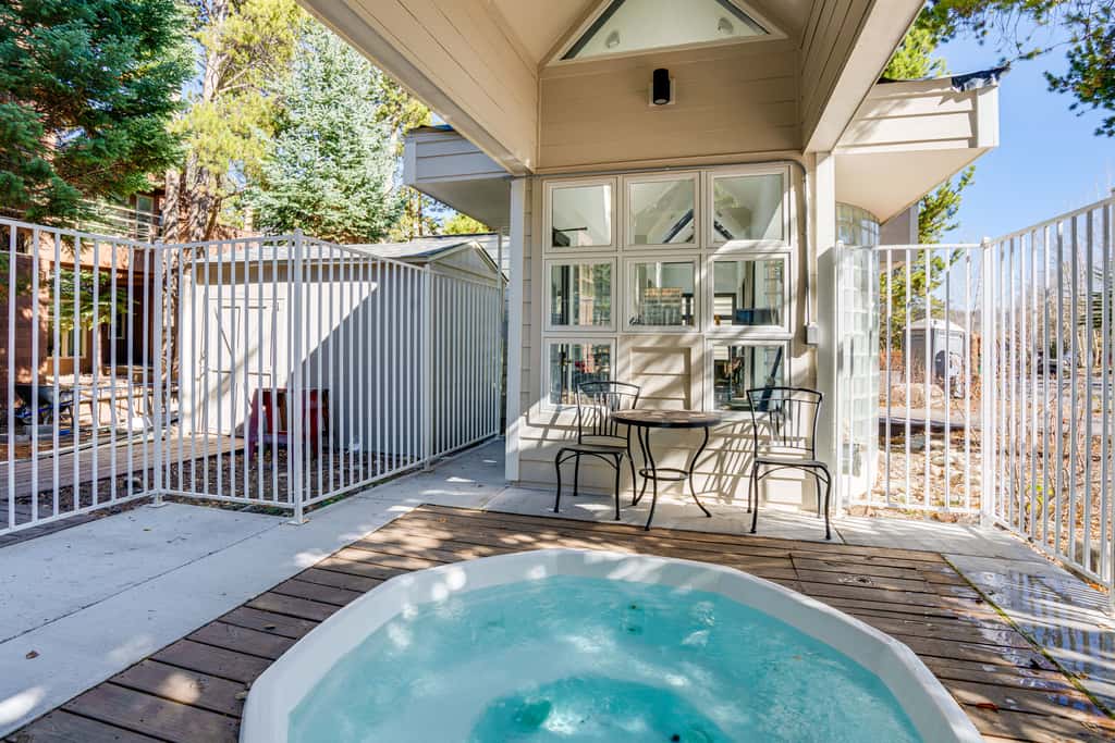 Mtn-View Deck, Workspace! Walkable Frisco Condo