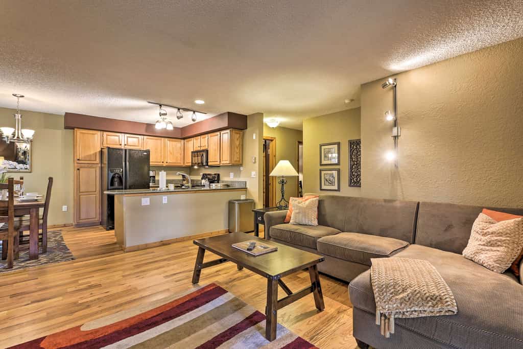 Cozy Condo on Vasquez Creek w/ Free Shuttle Access