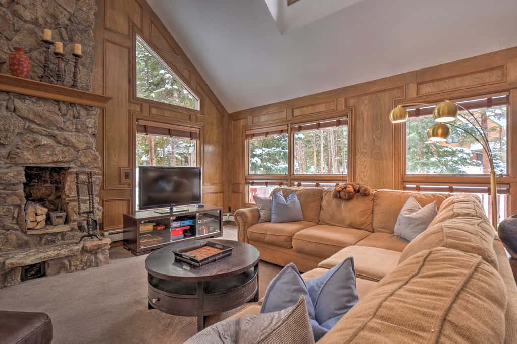 2 Mi to Slopes! Hot Tub Hideaway in Breckenridge