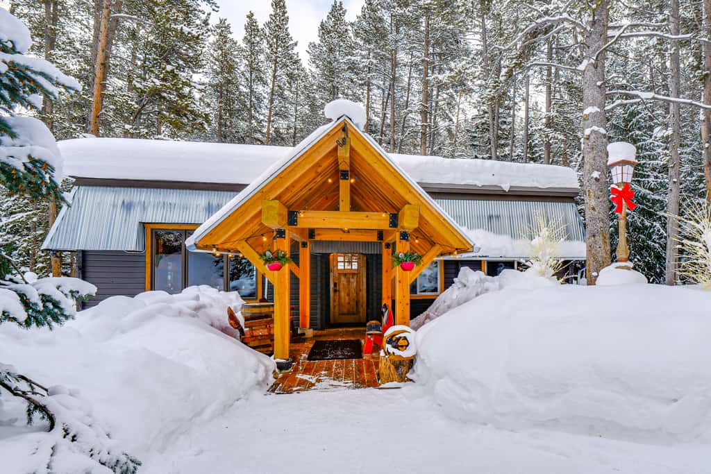 5 Mi to Breckenridge Ski Resort: Cozy Wood Cabin!