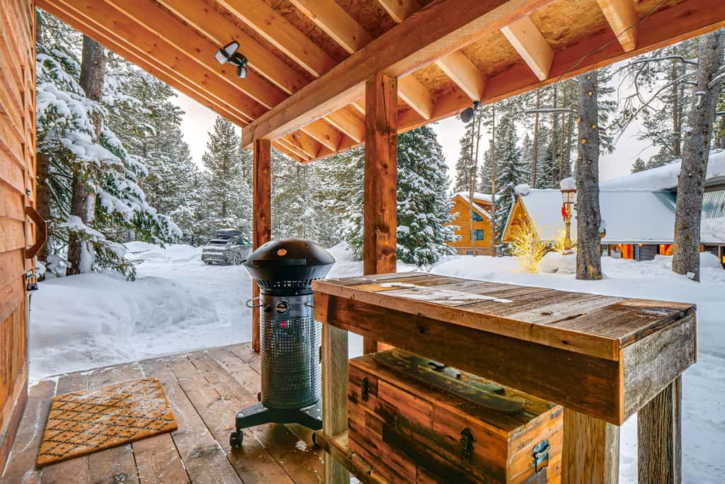 5 Mi to Breckenridge Ski Resort: Cozy Wood Cabin!