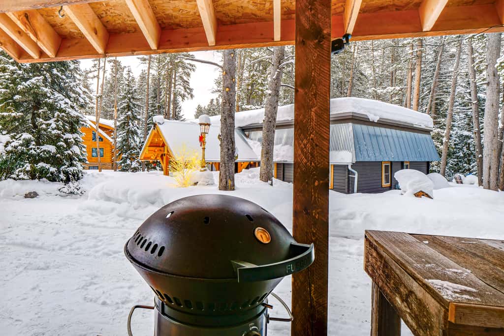 5 Mi to Breckenridge Ski Resort: Cozy Wood Cabin!