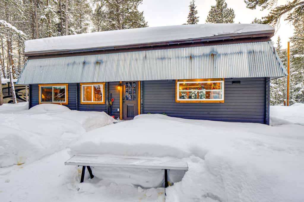 5 Mi to Breckenridge Ski Resort: Cozy Wood Cabin!