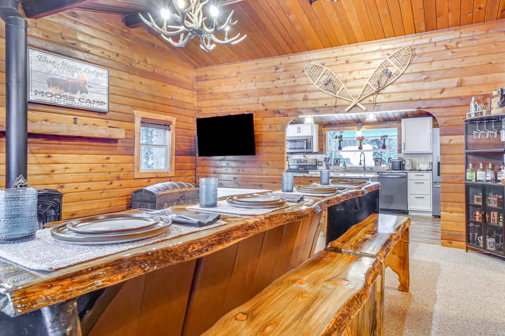 5 Mi to Breckenridge Ski Resort: Cozy Wood Cabin!