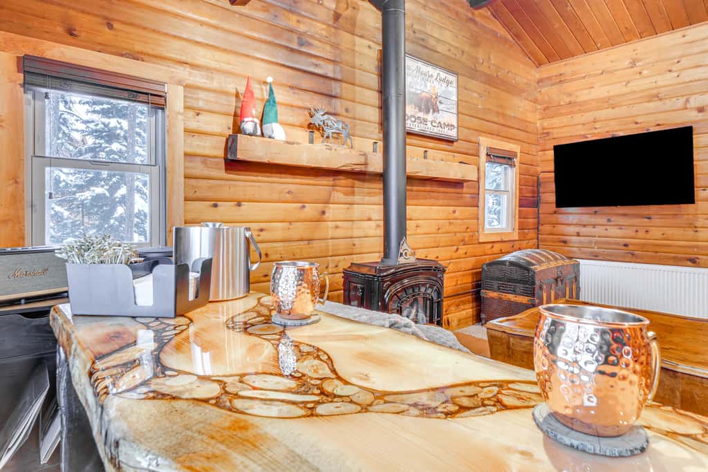 5 Mi to Breckenridge Ski Resort: Cozy Wood Cabin!