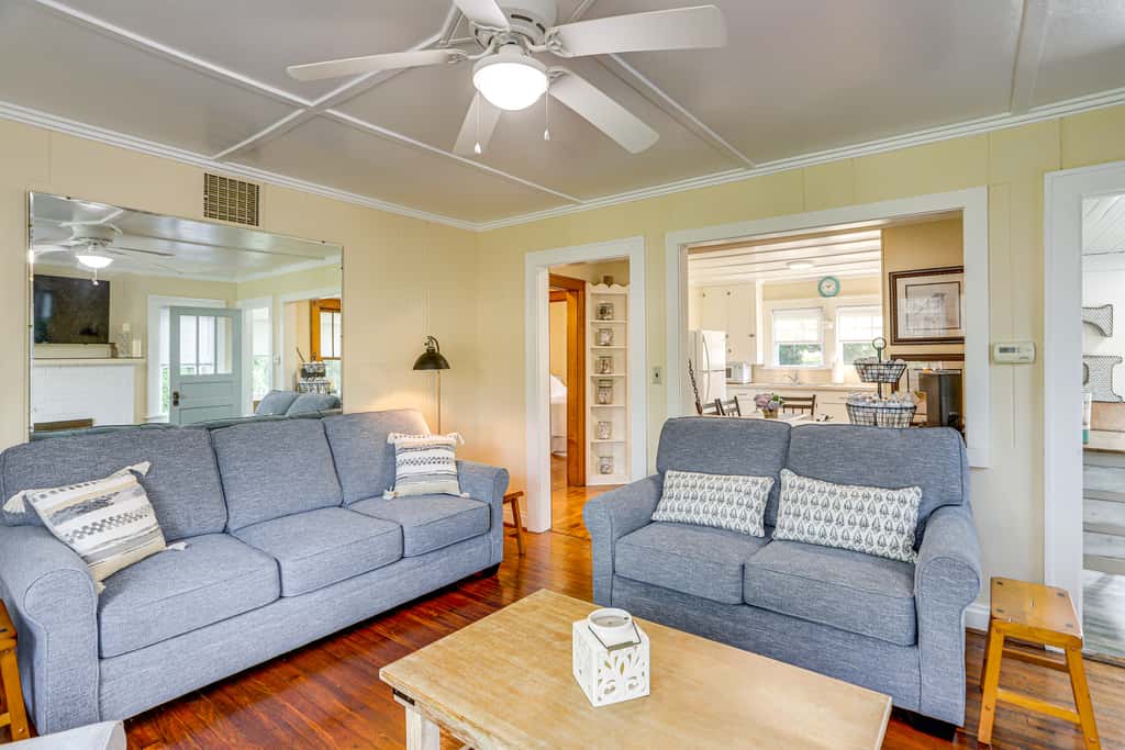 Walk to Private Beach: Lake Erie Retreat w/ Yard!