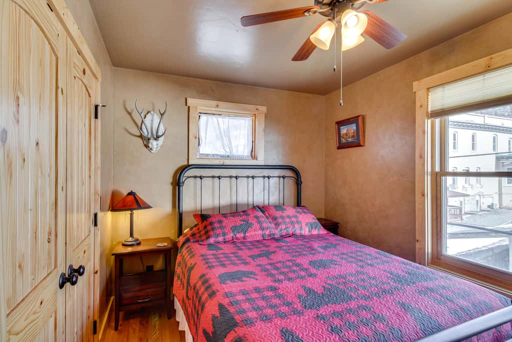 Cozy Ouray Hideaway: Mountain Views, Steps to Main