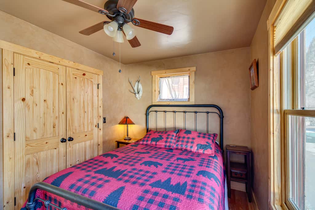 Cozy Ouray Hideaway: Mountain Views, Steps to Main