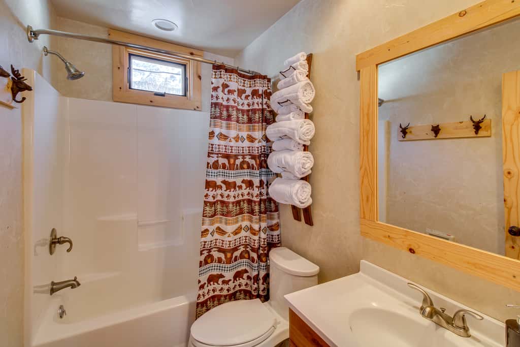 Cozy Ouray Hideaway: Mountain Views, Steps to Main