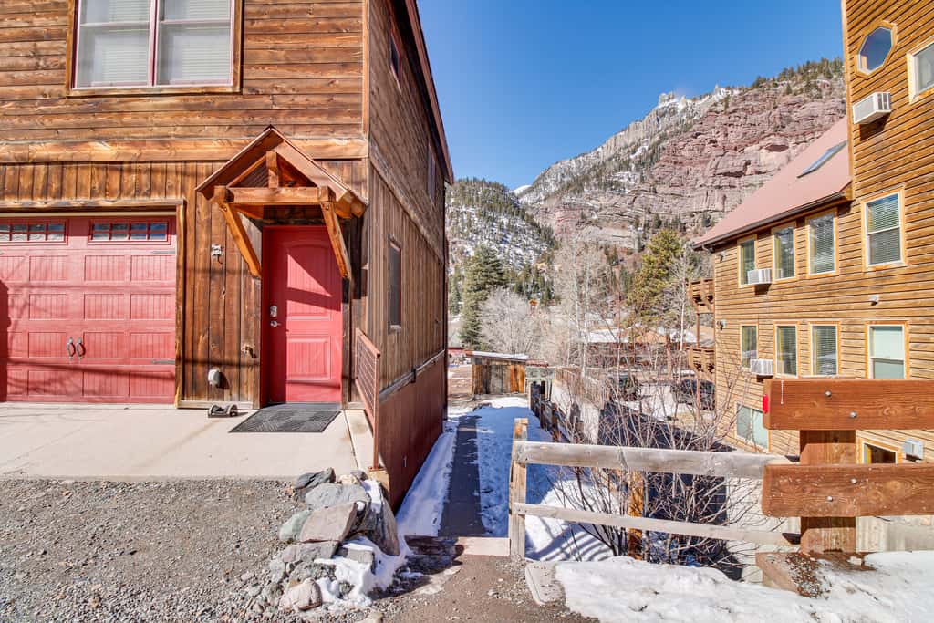 Cozy Ouray Hideaway: Mountain Views, Steps to Main