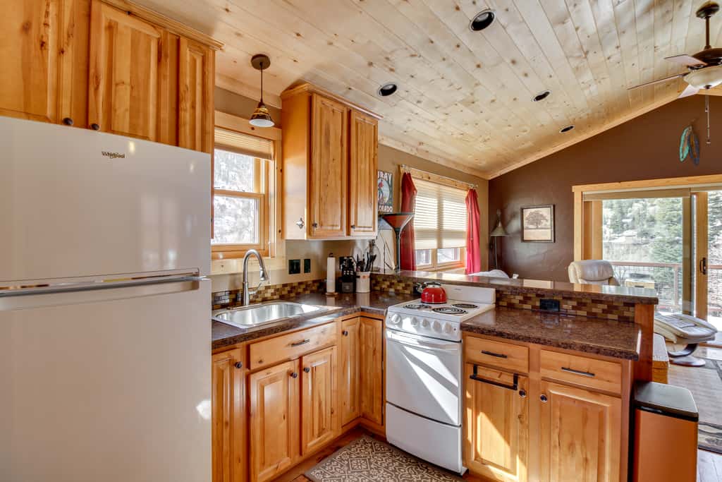 Cozy Ouray Hideaway: Mountain Views, Steps to Main