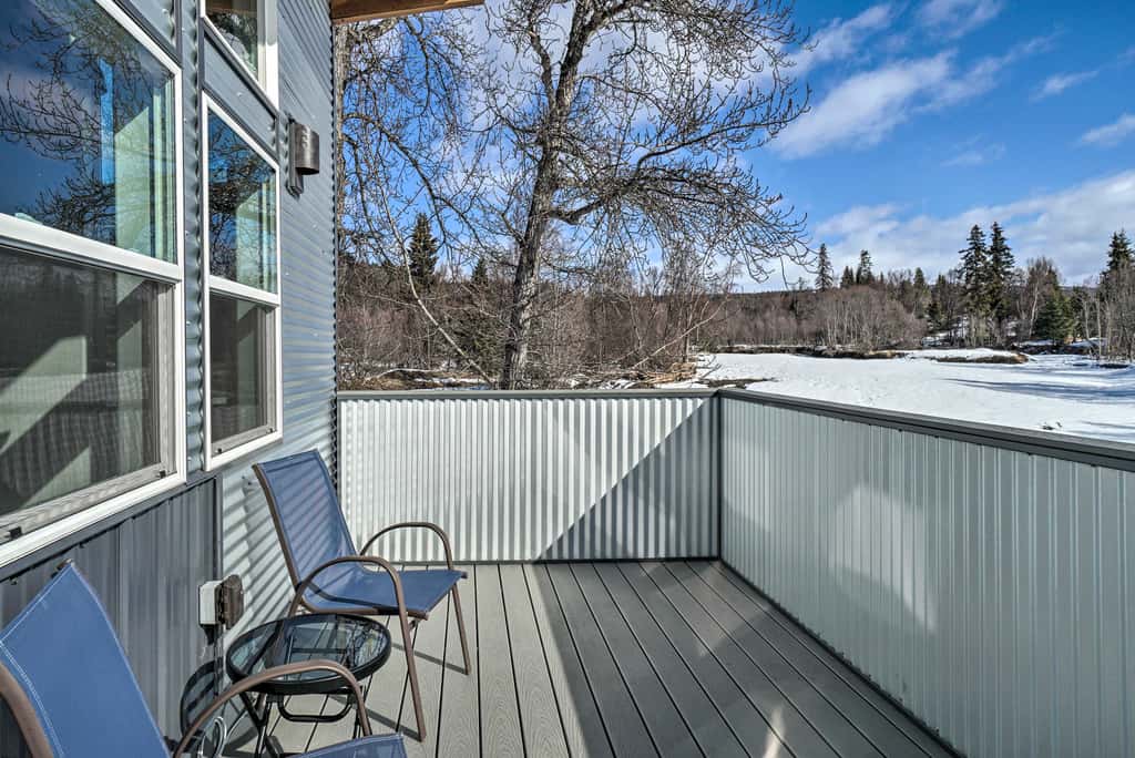 Northern Light Views! Family Apt w/ Deck in Homer