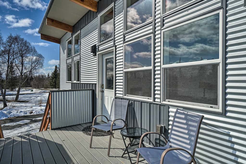 Northern Light Views! Family Apt w/ Deck in Homer