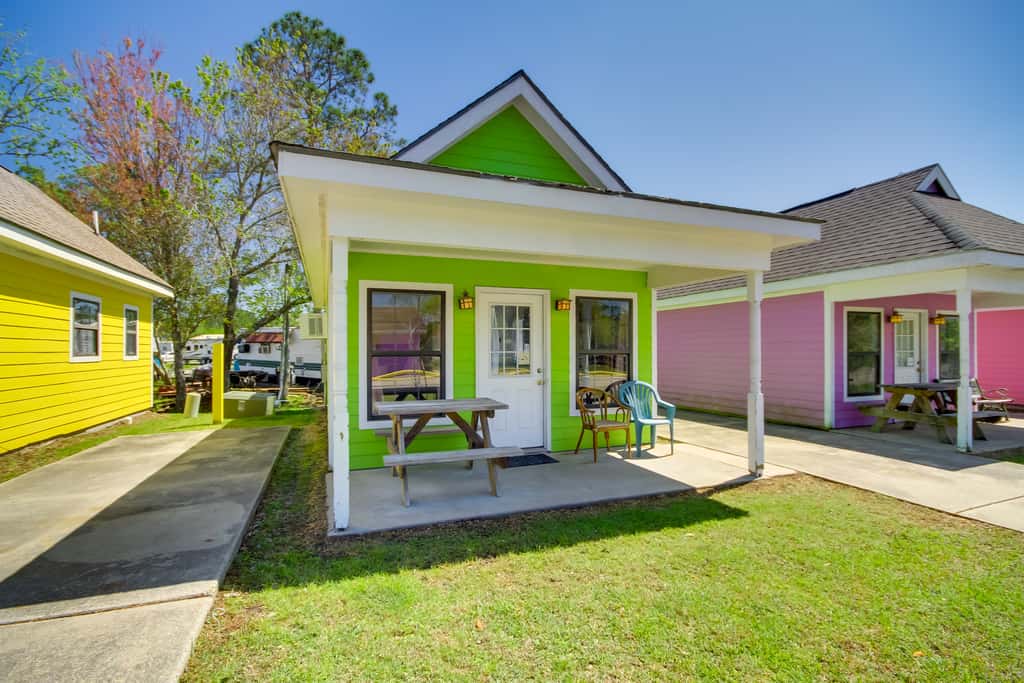 Charming Biloxi Studio w/ Community Pool & Lake!