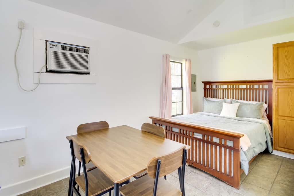 Charming Biloxi Studio w/ Community Pool & Lake!