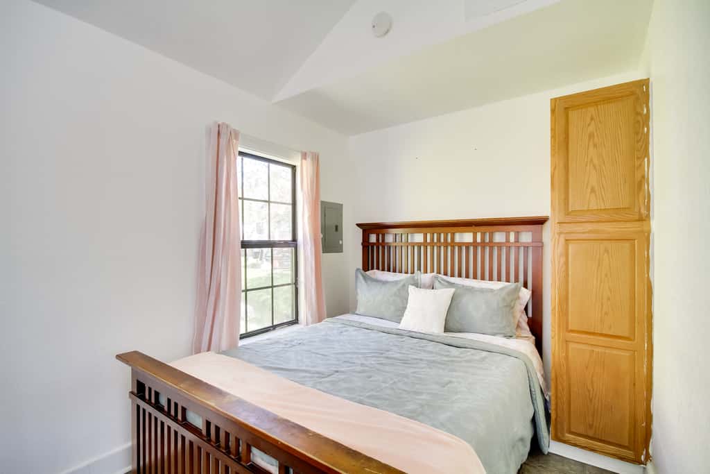 Charming Biloxi Studio w/ Community Pool & Lake!