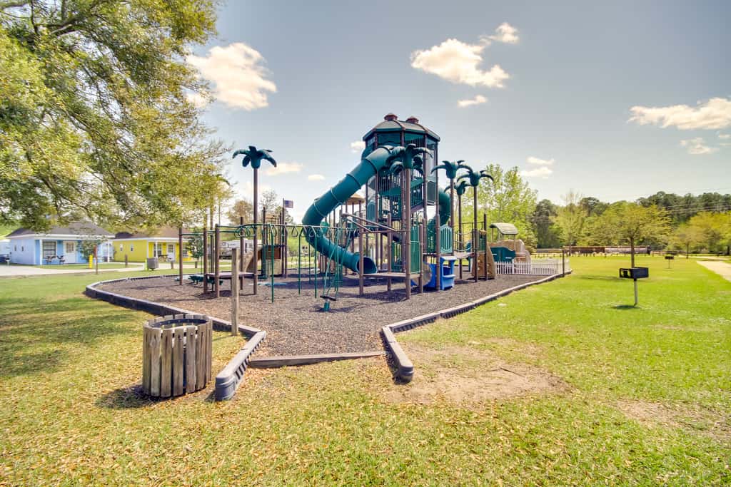 Charming Biloxi Studio w/ Community Pool & Lake!