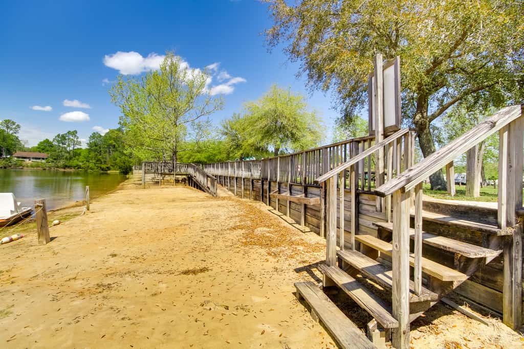 Charming Biloxi Studio w/ Community Pool & Lake!