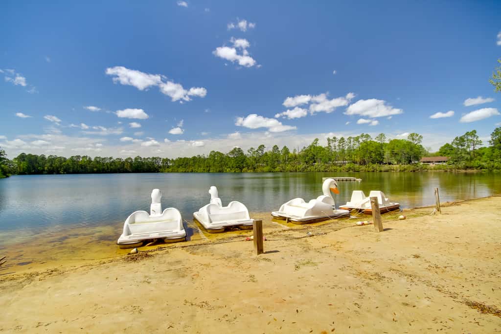Charming Biloxi Studio w/ Community Pool & Lake!