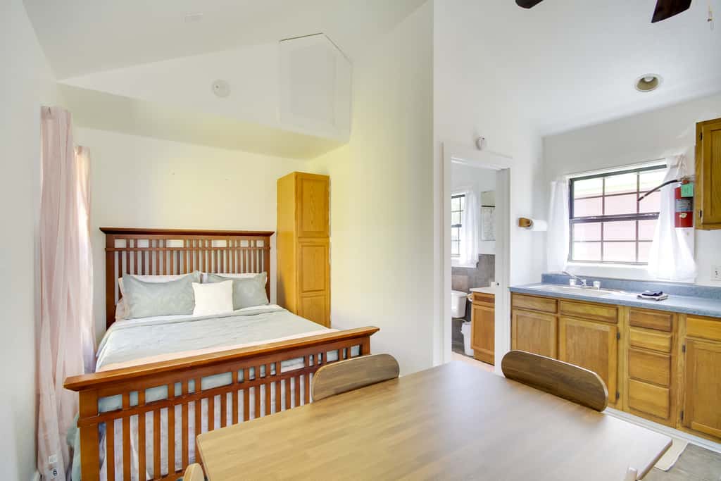 Charming Biloxi Studio w/ Community Pool & Lake!