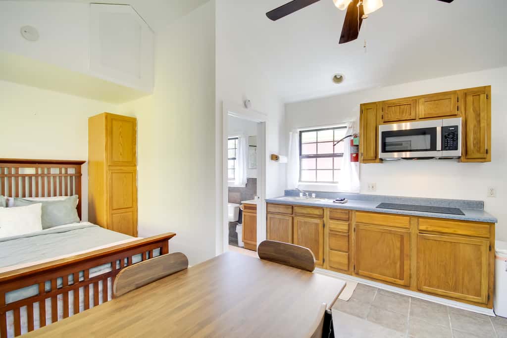 Charming Biloxi Studio w/ Community Pool & Lake!