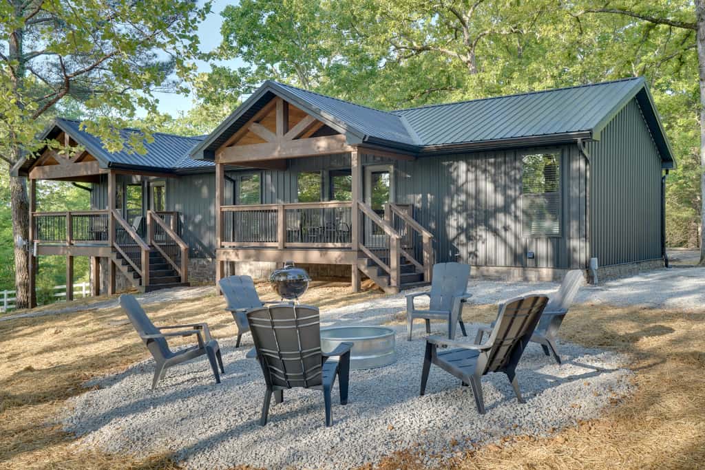 Walk to Kentucky Lake! Pet-Friendly Murray Duplex