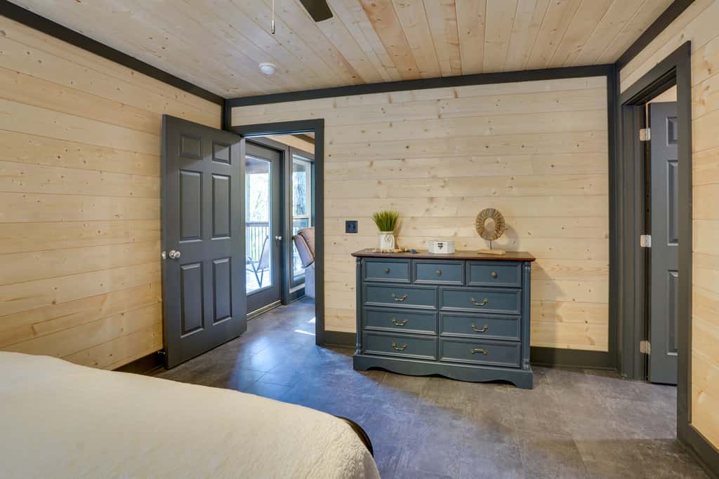 Walk to Kentucky Lake! Pet-Friendly Murray Duplex