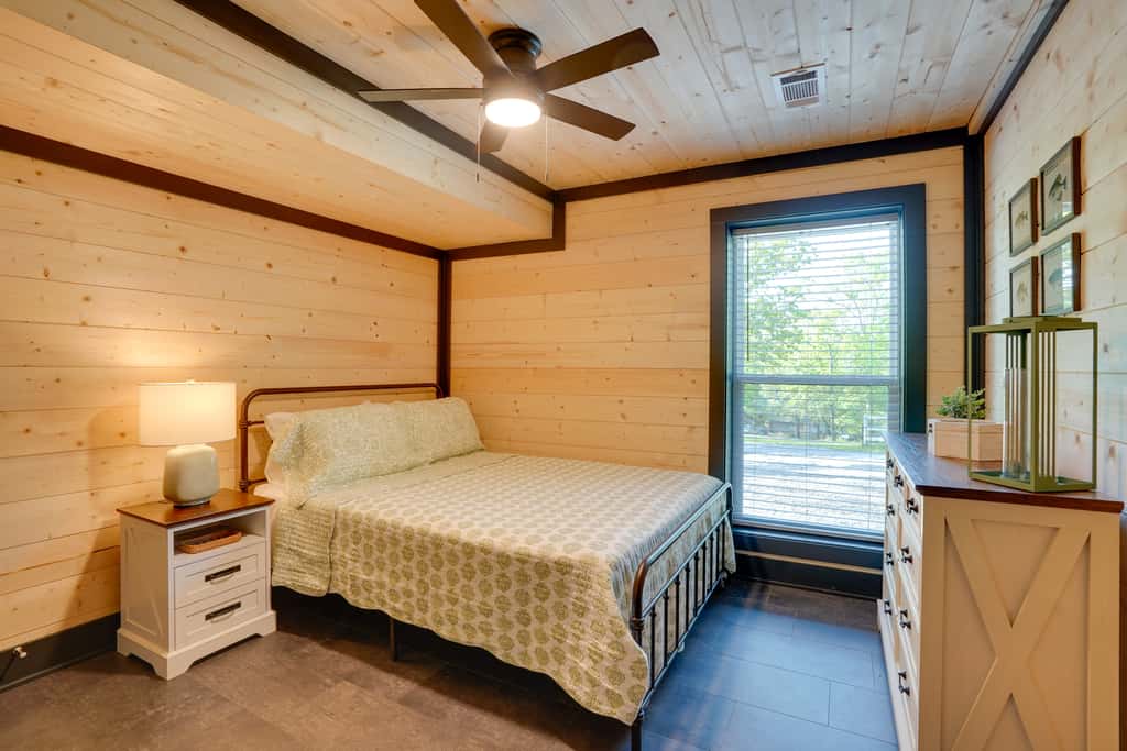 Walk to Kentucky Lake! Pet-Friendly Murray Duplex