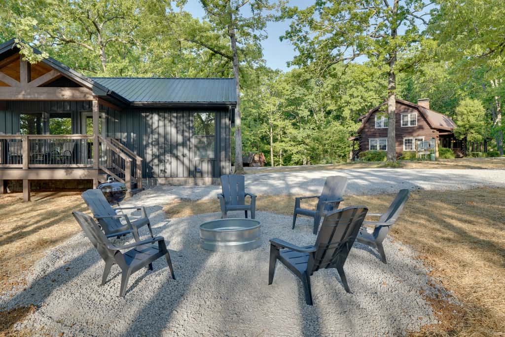 Walk to Kentucky Lake! Pet-Friendly Murray Duplex