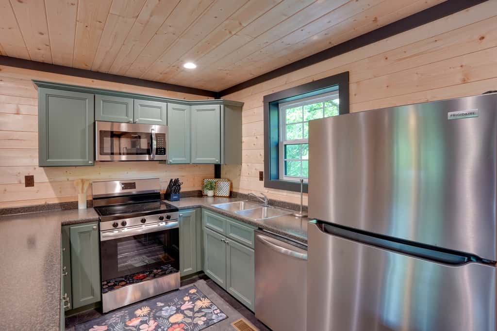 Walk to Kentucky Lake! Pet-Friendly Murray Duplex