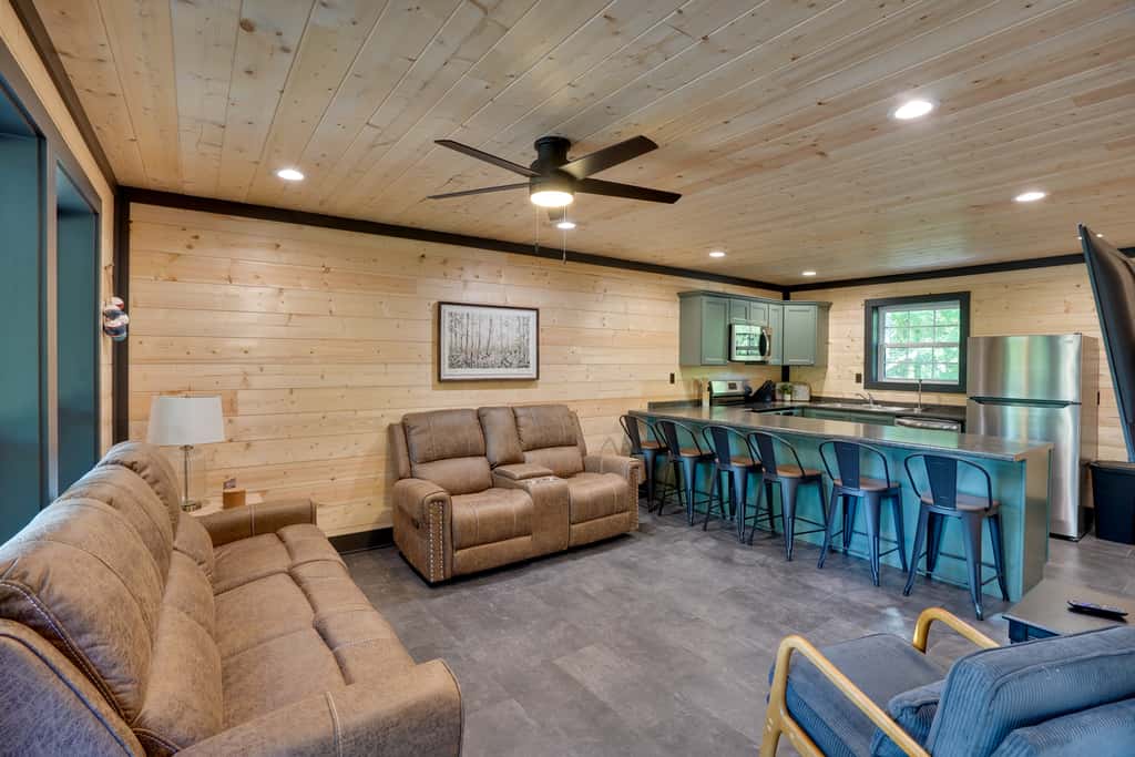 Walk to Kentucky Lake! Pet-Friendly Murray Duplex