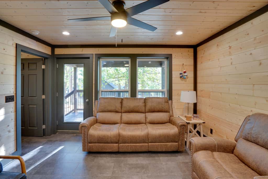 Walk to Kentucky Lake! Pet-Friendly Murray Duplex