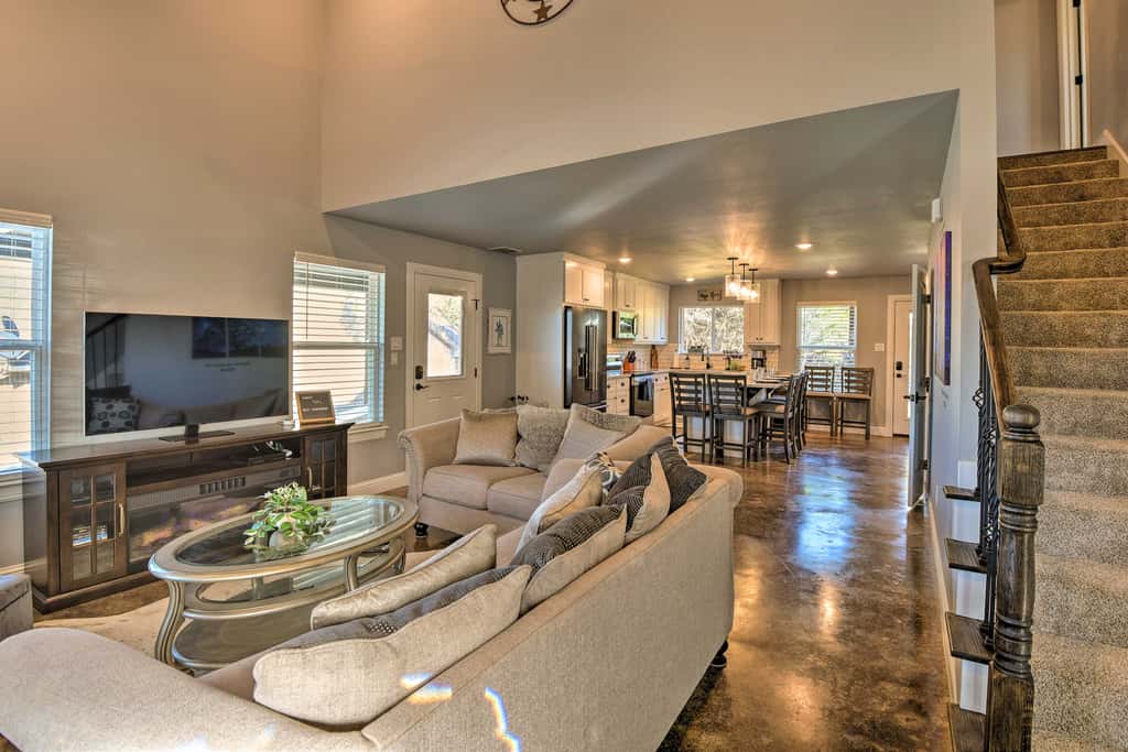 Hot Tub & Fire Pit! Cozy Granbury Escape Near Lake