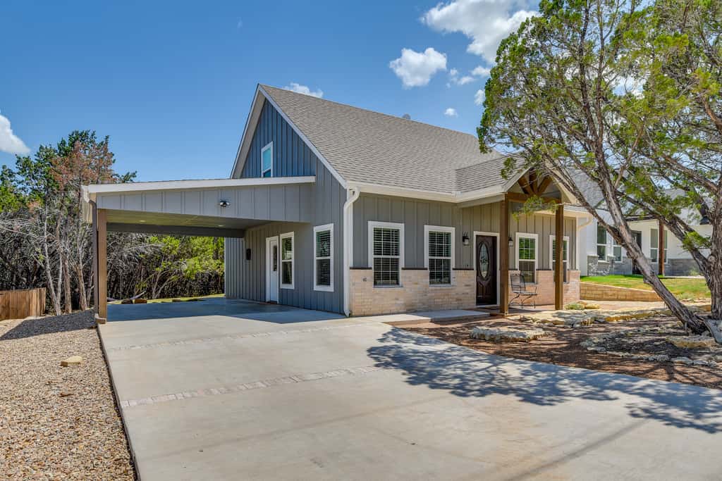 Hot Tub & Fire Pit! Cozy Granbury Escape Near Lake