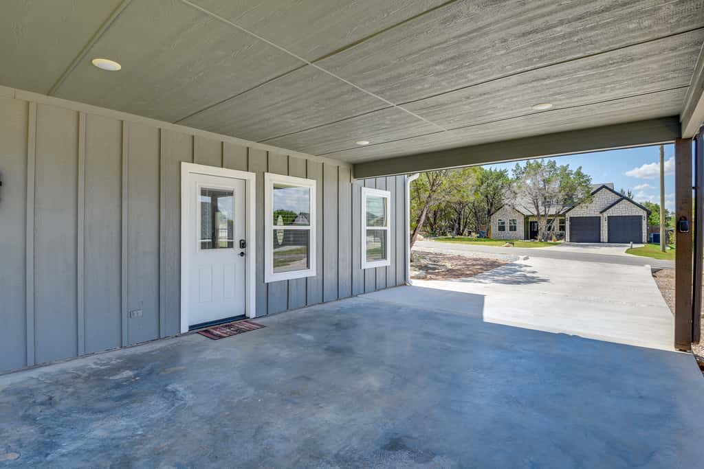 Hot Tub & Fire Pit! Cozy Granbury Escape Near Lake
