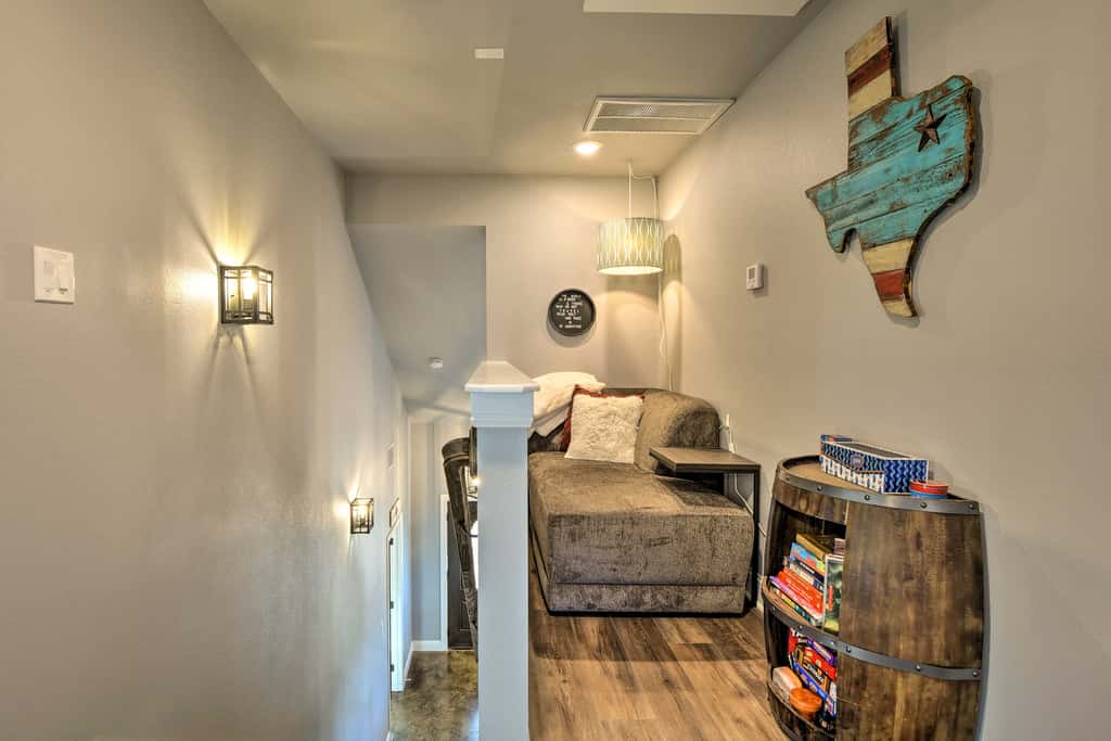 Hot Tub & Fire Pit! Cozy Granbury Escape Near Lake
