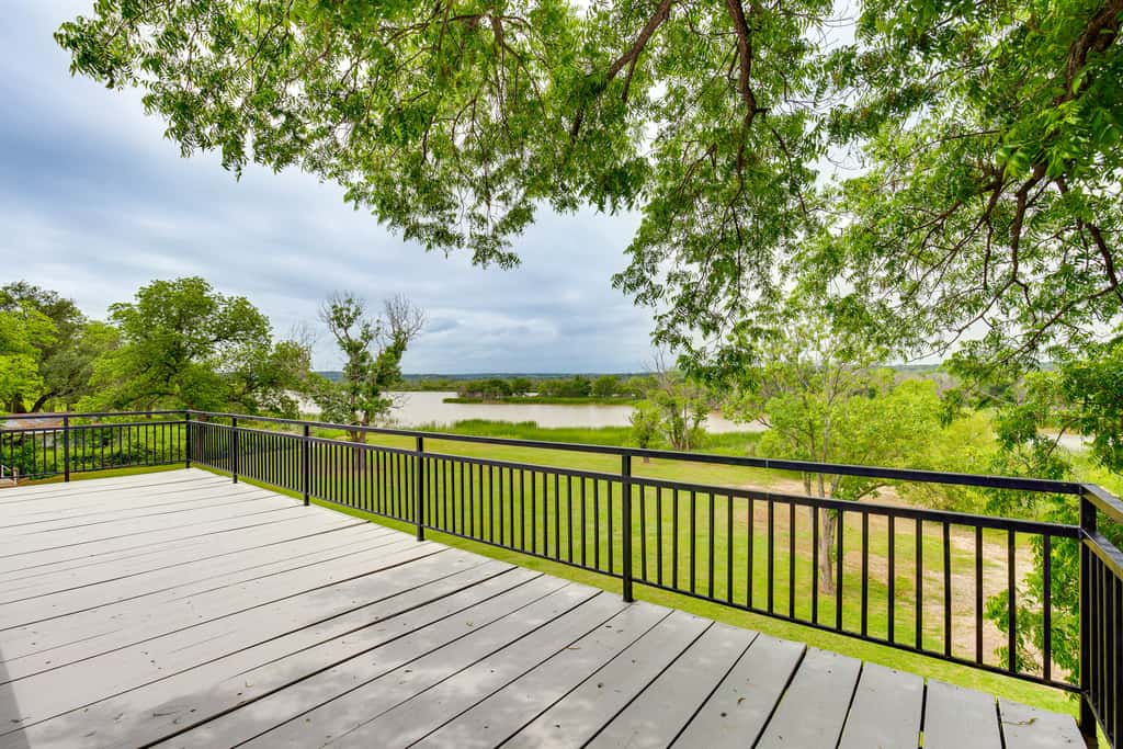Granbury Home w/ Lake Views ~ 6 Mi to Boat Launch!