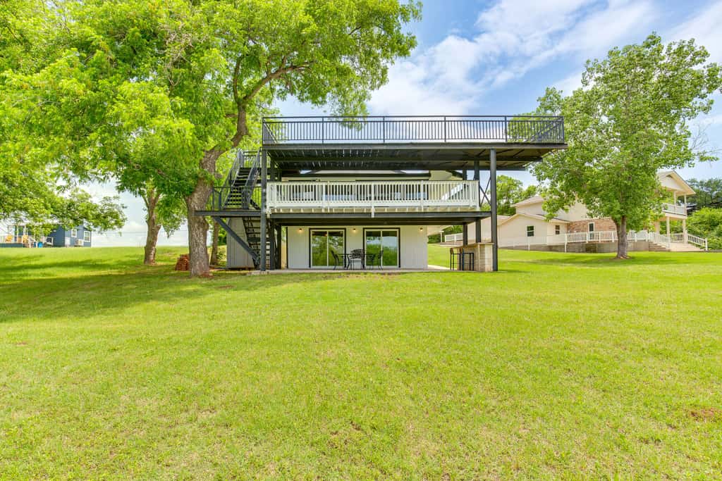 Granbury Home w/ Lake Views ~ 6 Mi to Boat Launch!