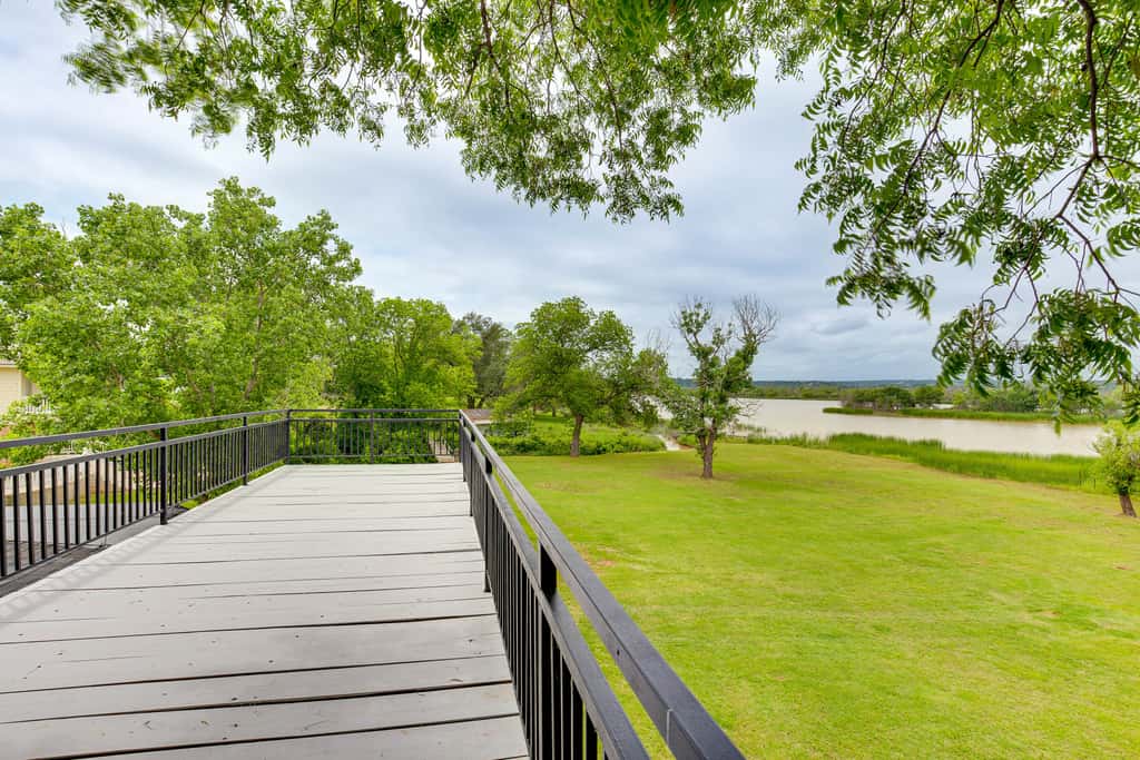 Granbury Home w/ Lake Views ~ 6 Mi to Boat Launch!